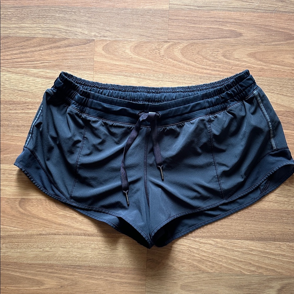 Lululemon Hotty Hot Shorts (2.5”) in Black